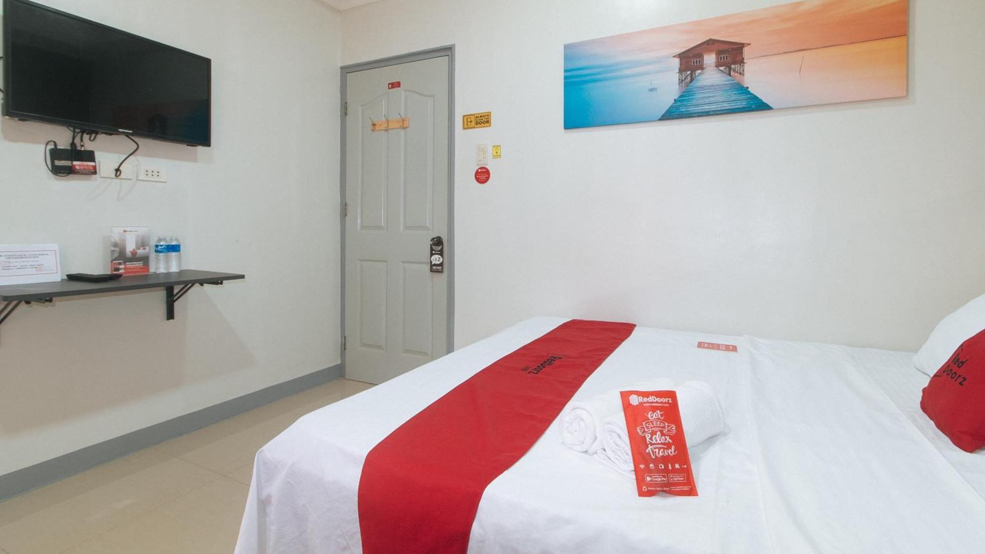 Reddoorz Hostel @ St. Paul Village Lapulapu Dış mekan fotoğraf