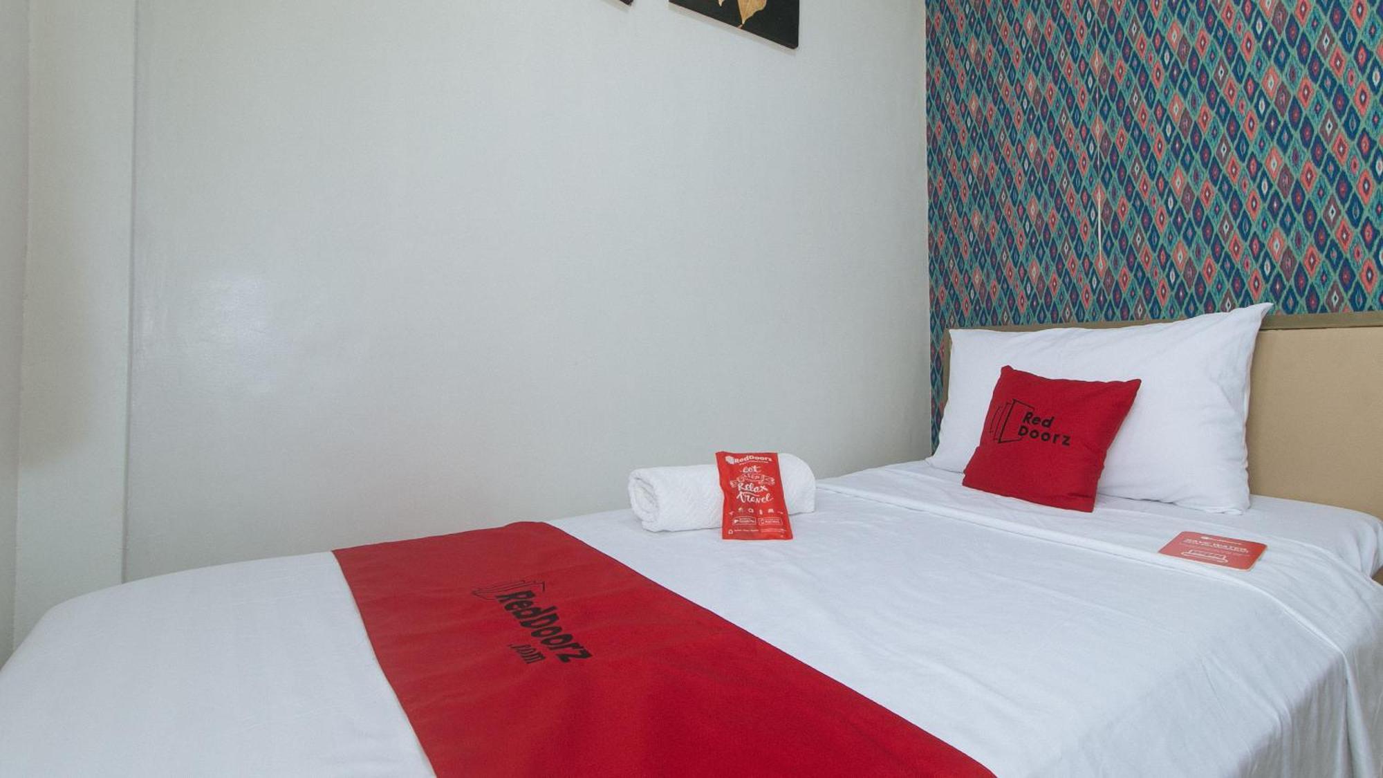 Reddoorz Hostel @ St. Paul Village Lapulapu Dış mekan fotoğraf