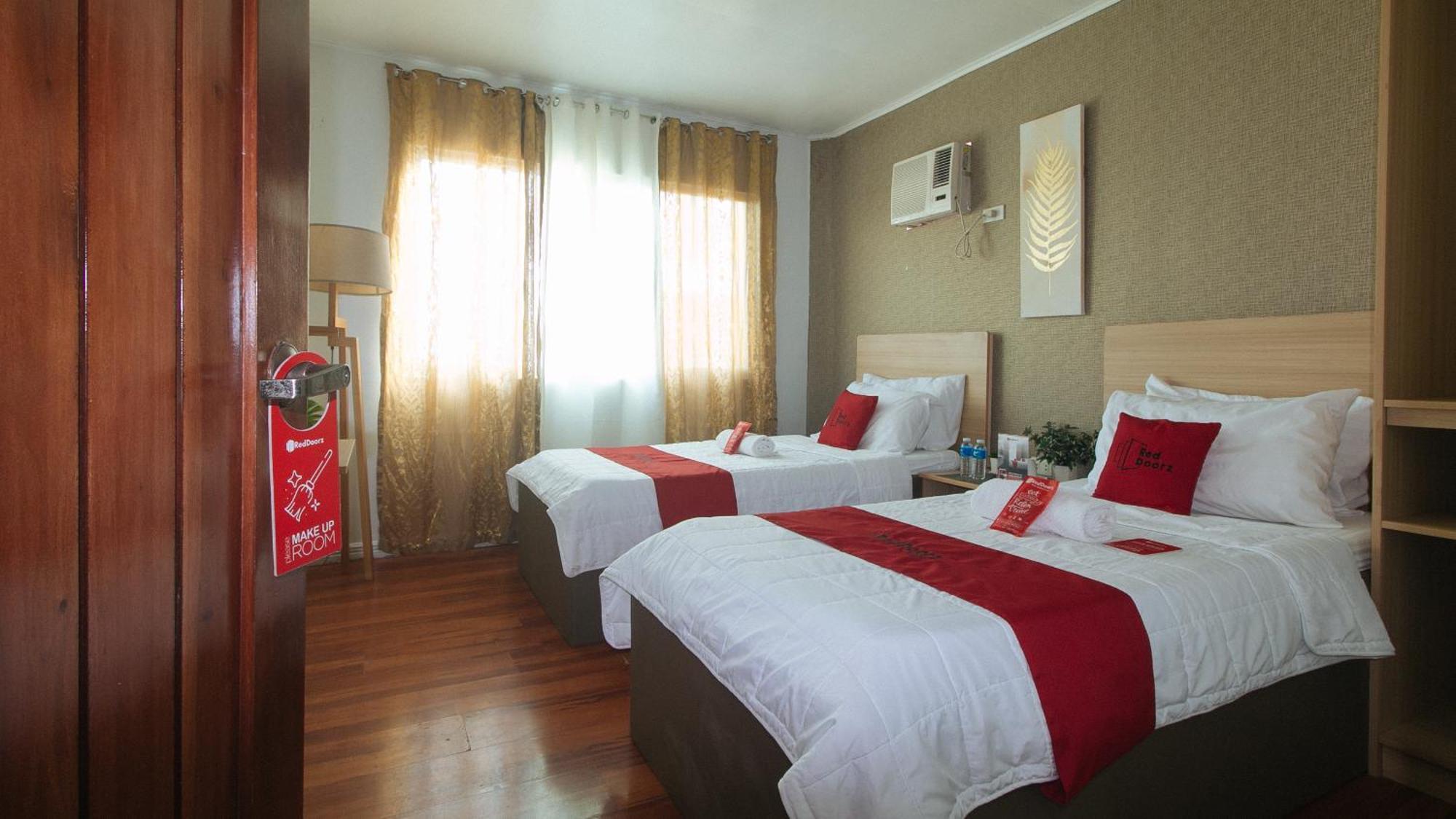 Reddoorz Hostel @ St. Paul Village Lapulapu Dış mekan fotoğraf