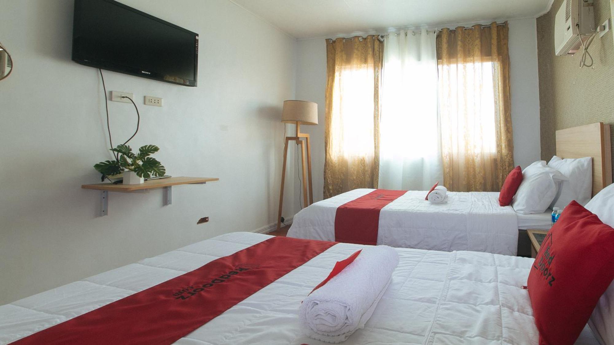 Reddoorz Hostel @ St. Paul Village Lapulapu Dış mekan fotoğraf