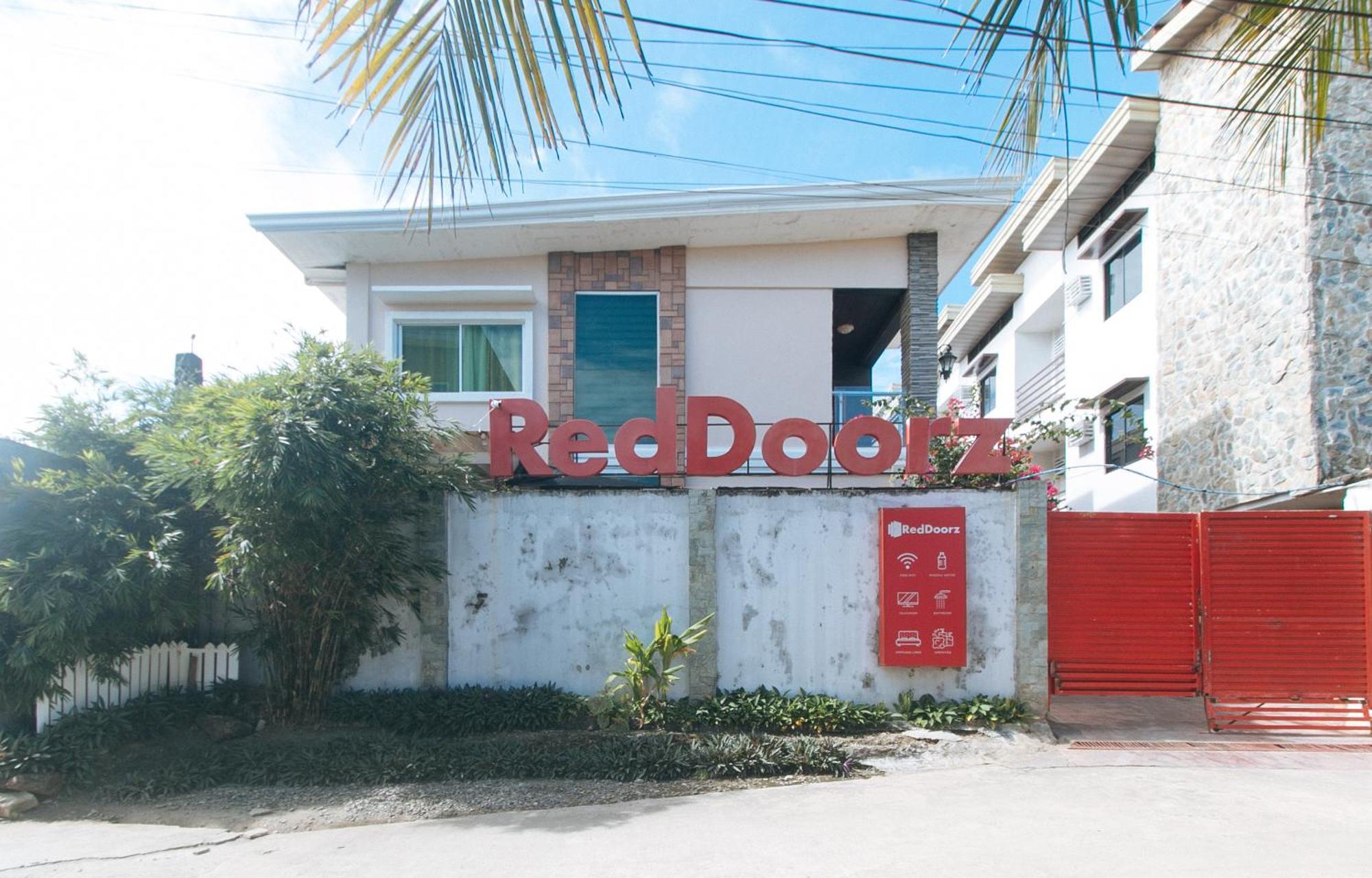 Reddoorz Hostel @ St. Paul Village Lapulapu Dış mekan fotoğraf